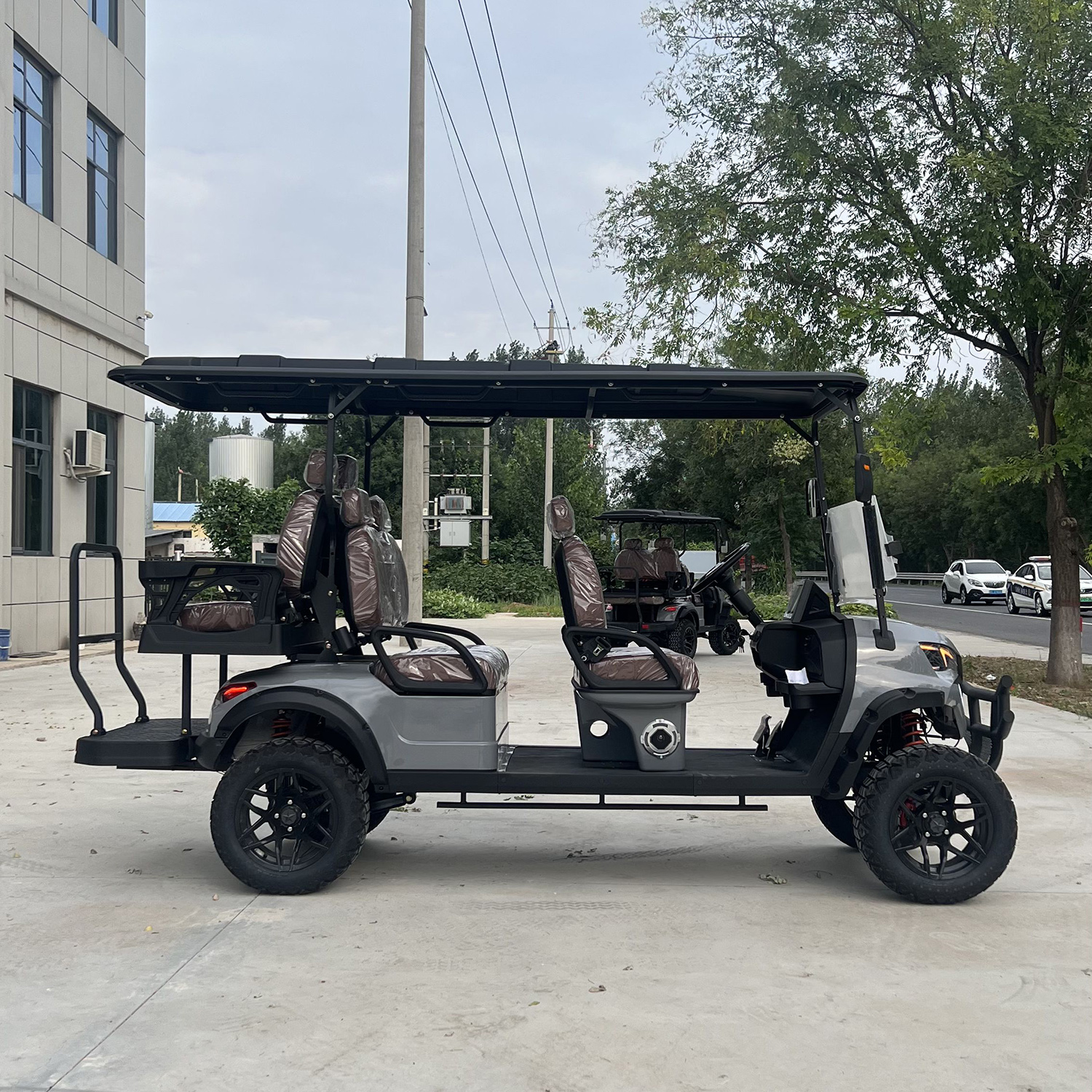 Luxury Electric 6seats Offroad Golf Cart Certified by CE DOT.Electric Solar Club Car Equipped with Lithium Battery and 48V Motor