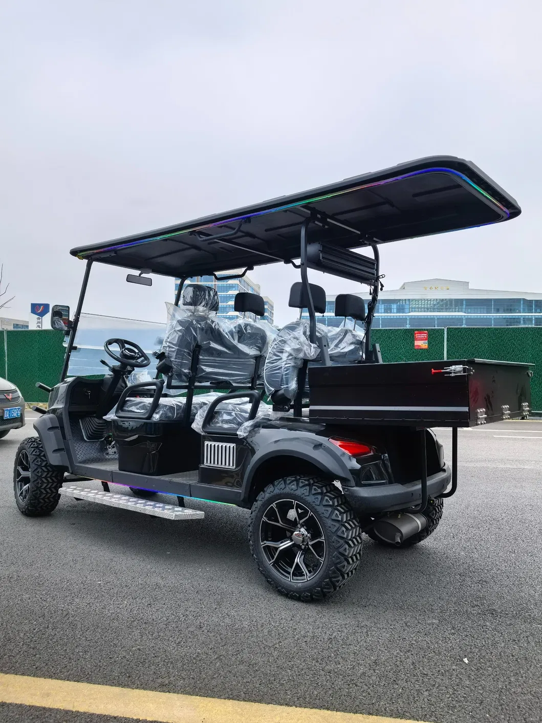 Stylish 400cc Golf Cart Perfect for Golf Courses and Resorts