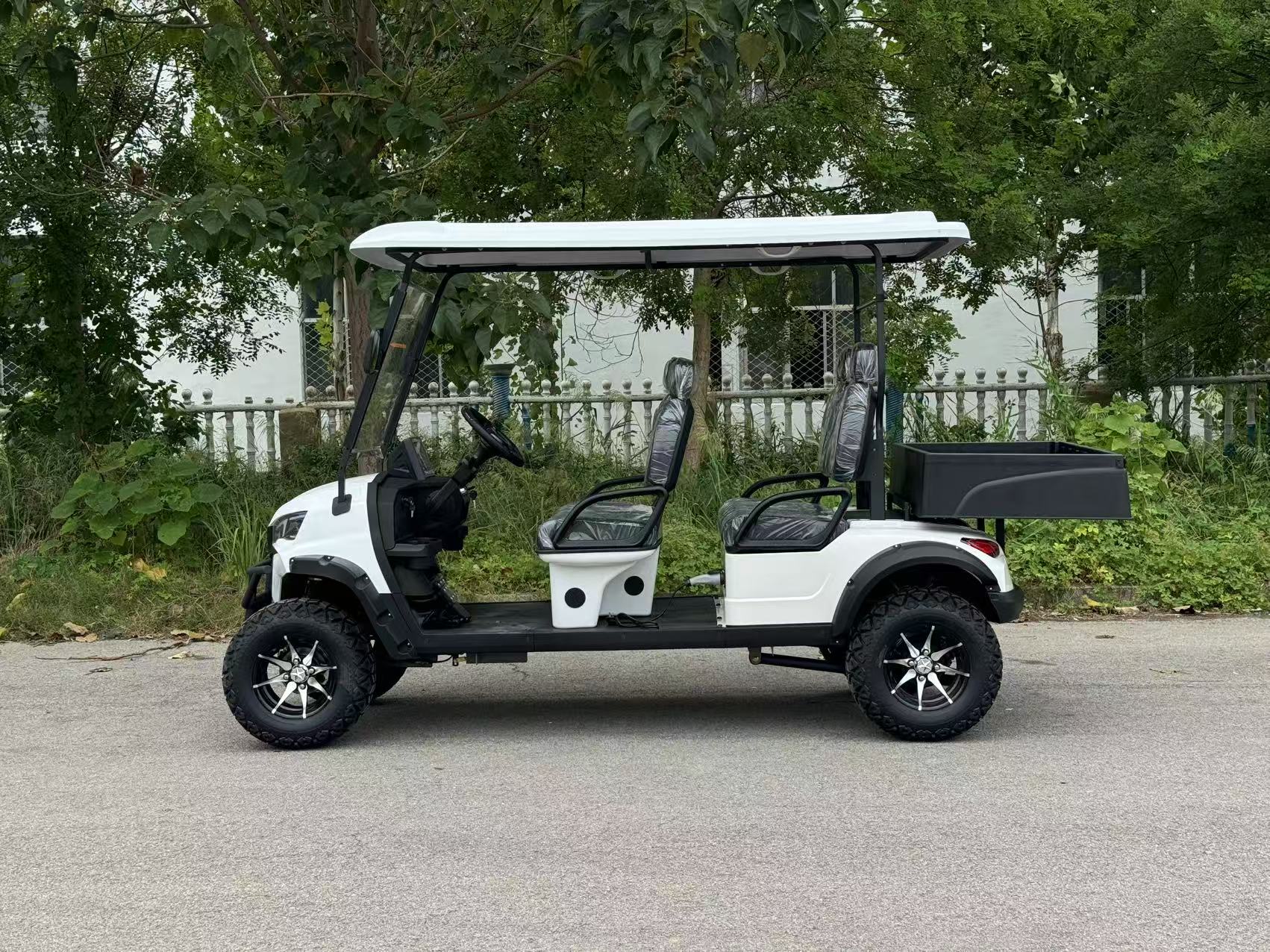 China 2-Seater Golf Cart with Removable Dump Bed Cargo Golf Cart for Hauling