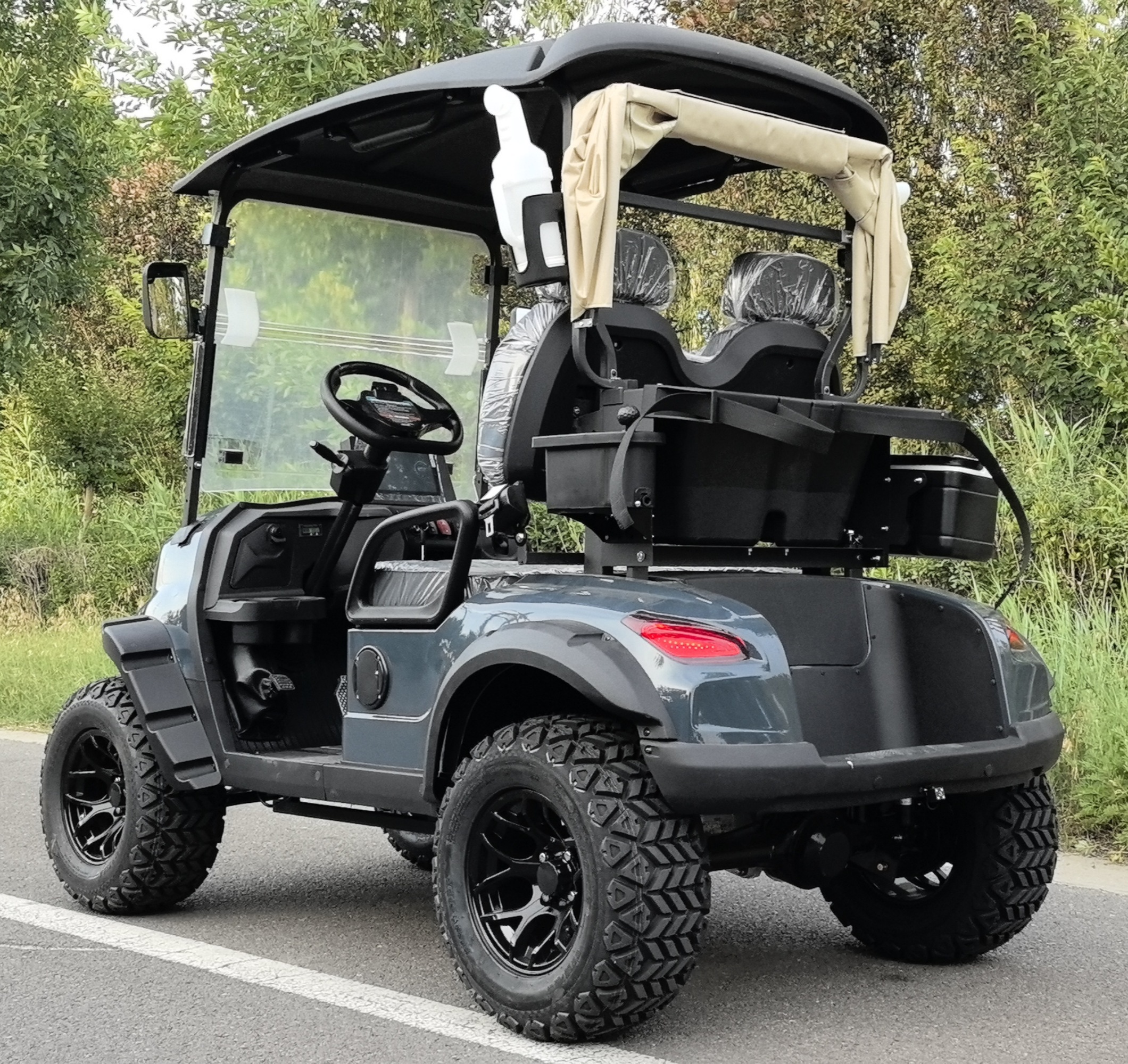 CE Approved China Made 1-2 Seats Battery Powered Electric Aluminum Golf Cart Solar Panel Power Generation 90km Range
