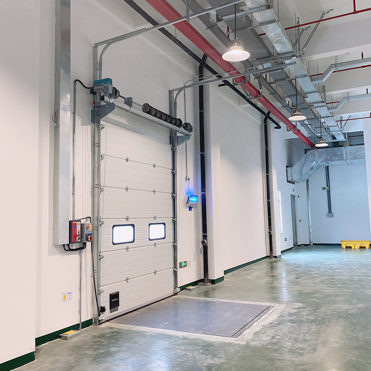 Industrial Automatic Thermal Insulated Vertical Lifting Sectional Overhead Garage Door