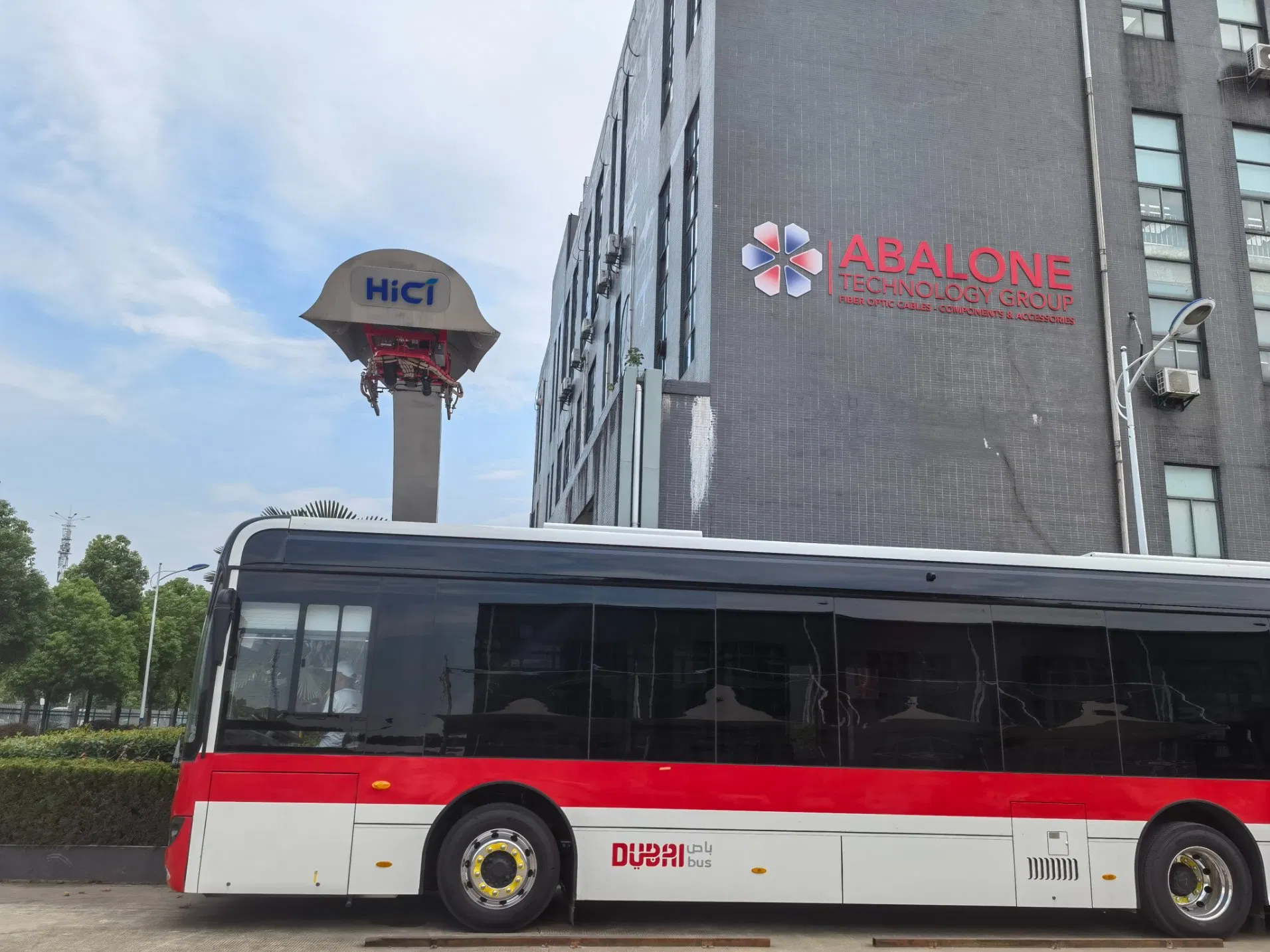 Advanced Supercharging Smart Pantograph for Efficient Energy Transfer