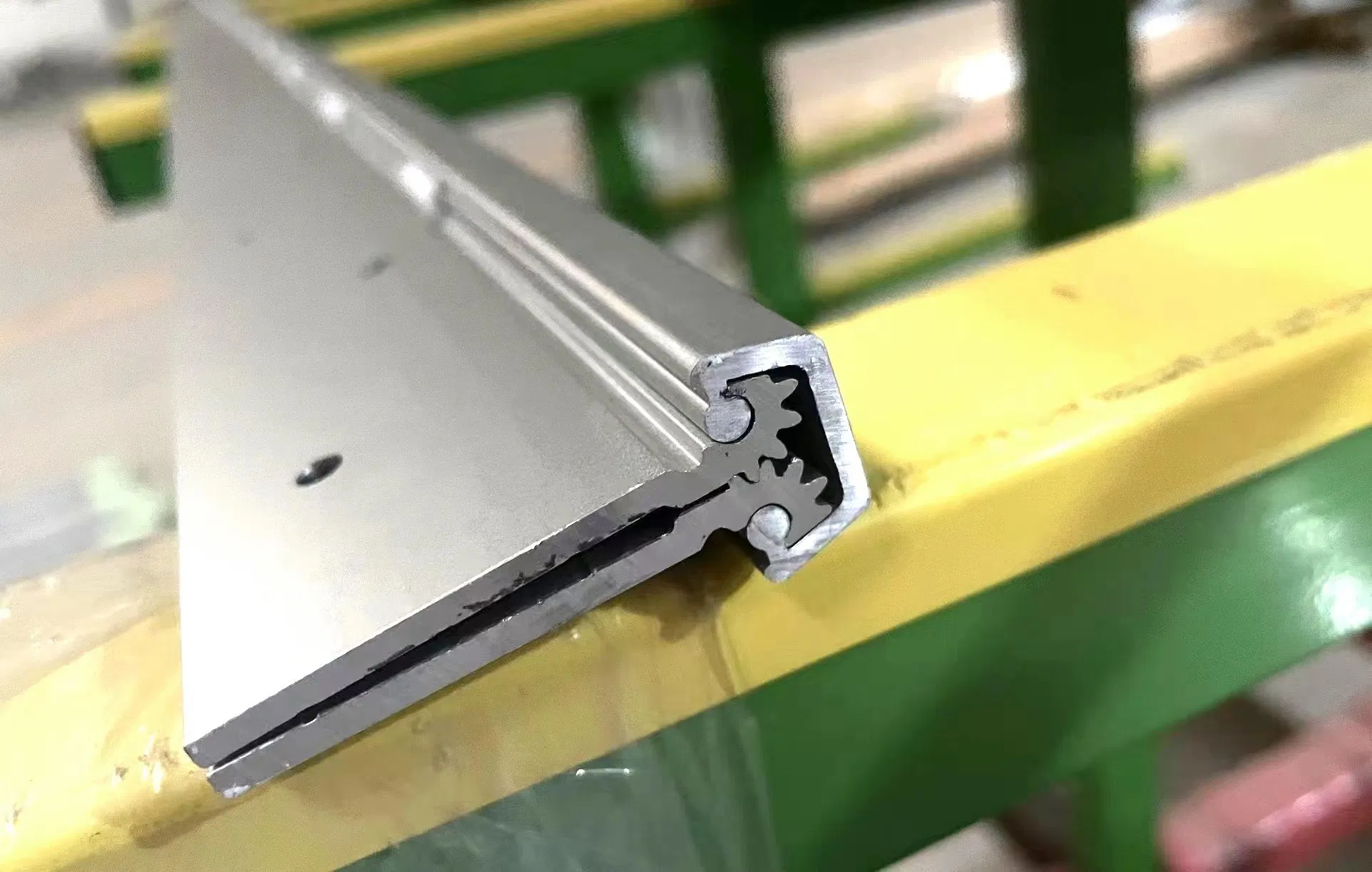 Heavy Duty Full Surface Aluminum Continuous Geared Door Hinge