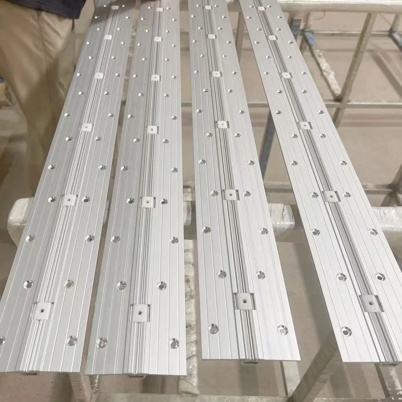 Heavy Duty Half Surface Chinese Gear Continuous Hinge Door Modern Design Aluminum Door