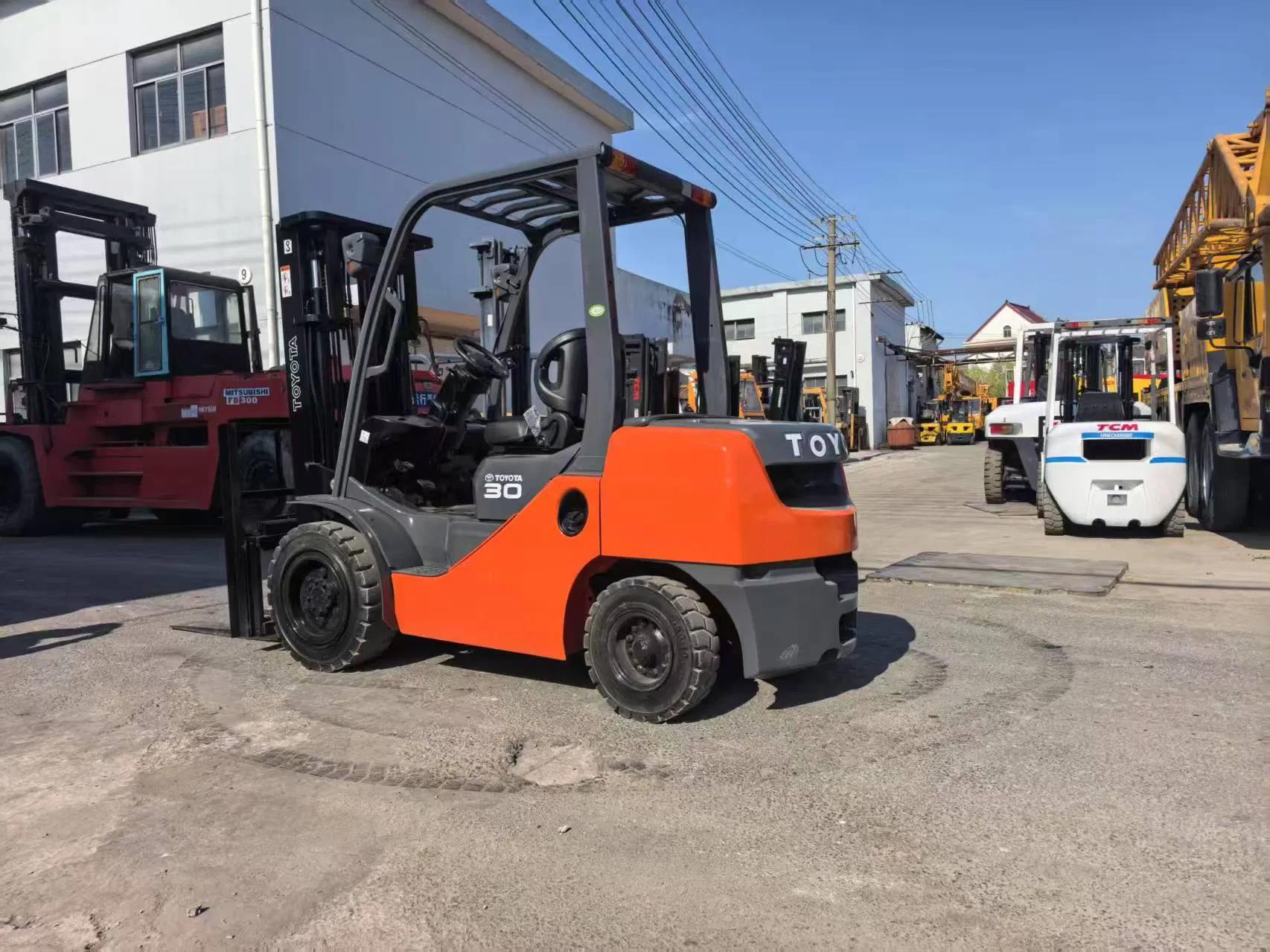 Used Diesel/Gasoline/Electric 2.5/3/4/5/7/10/15/16/25/30-Ton 8f Toyota/Heli/Hangcha/Tcm/Komatsu 3-Ton Forklift Truck Triple Master Stacker Tractor Pallet Truck