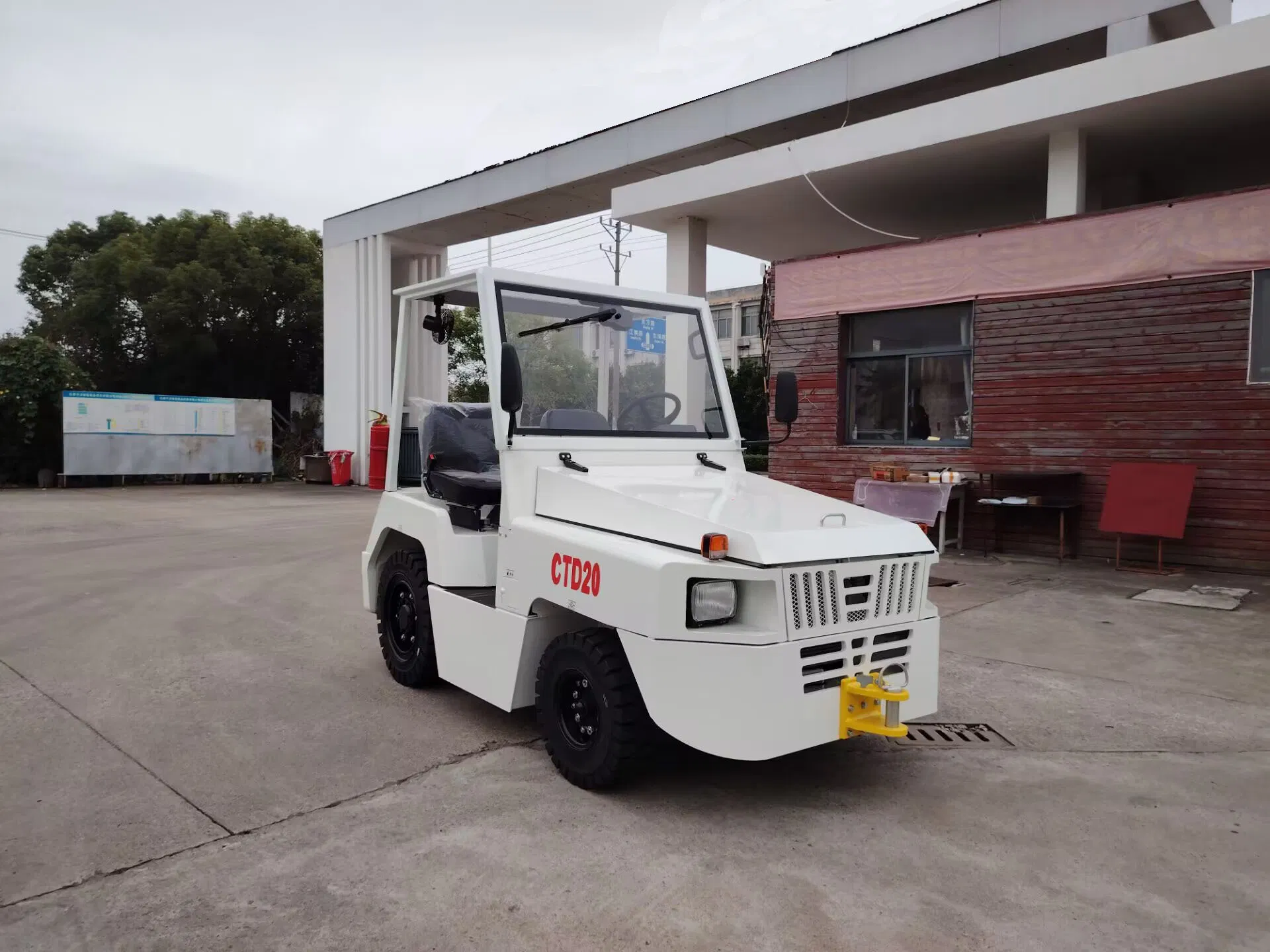 Manufacture Airport Cargo Luggage Baggage Tractor Diesel Electric Tow Tractor 20ton Ctd20 with Cabin