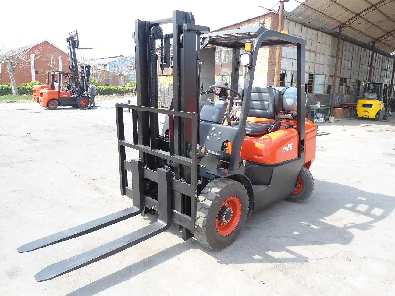 3.5 Tons Logistics Lifting Equipment Forklift Truck with LPG/Gas
