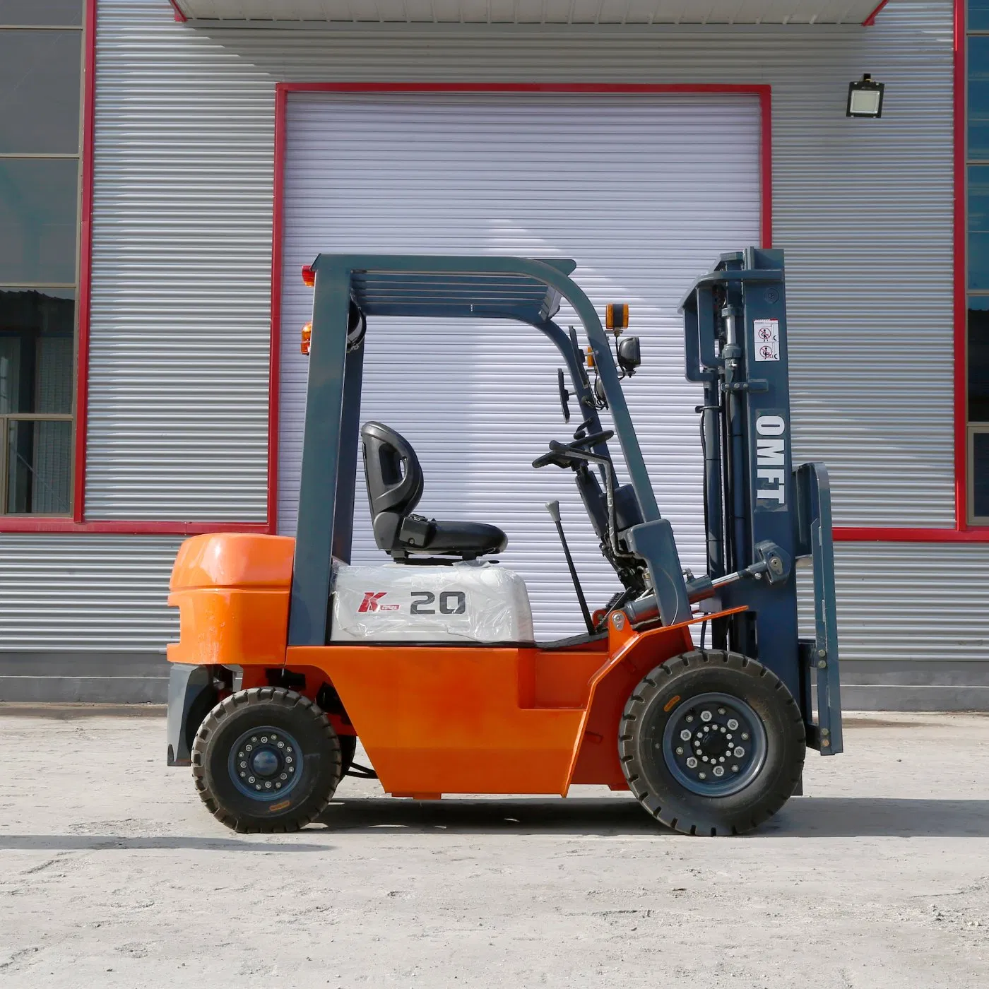 China 2.5ton Gasoline Lp Gas Dual Fuel Forklift Truck with Side Shift Solid Tyre Toyota Technical Petrol LPG Forklift