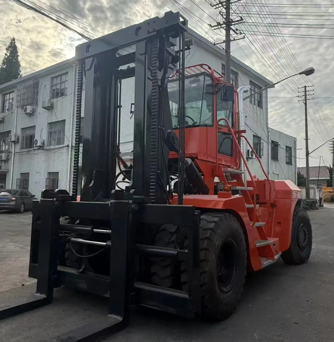10/12/15/16/18/20/25/28/30/32/35/40/42/45 Ton Used Fork Lift Truck Heli/Hangcha/Tcm/Komatsu/Toyota Forklift Tractor Stacker
