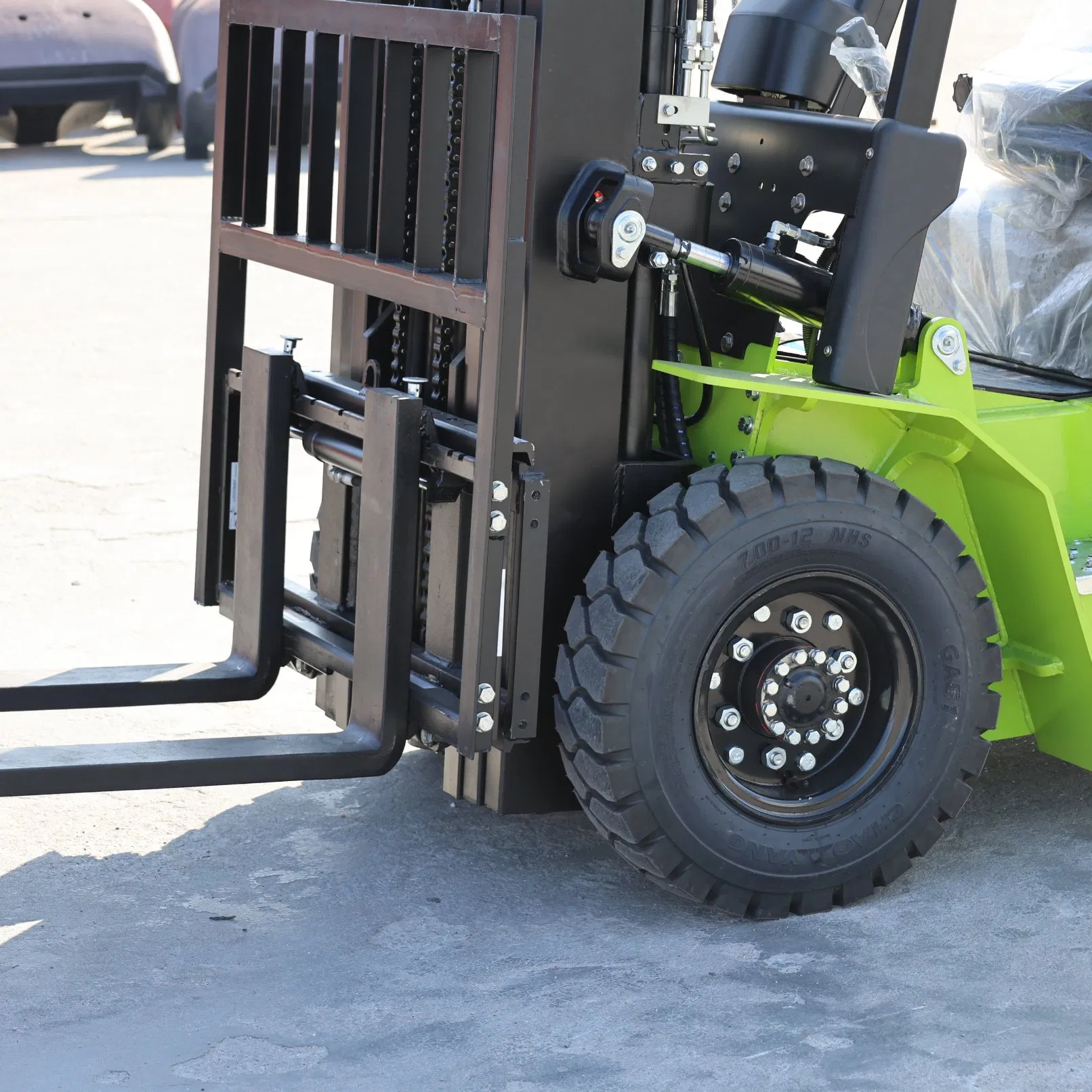 China Manufacturer 3 Ton 3.5 Ton 3000kg 3500kg Warehouse Diesel Forklift Heavy Duty Robust Design for Industrial Applications