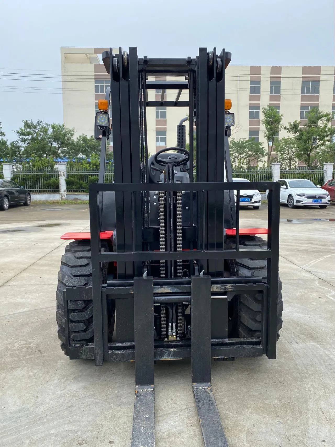 4 Wheel Drive Rough Terrain Diesel Forklift Truck with EPA Engine High Quality off-Road Forklift Outdoor Use with Closed Cabin AC