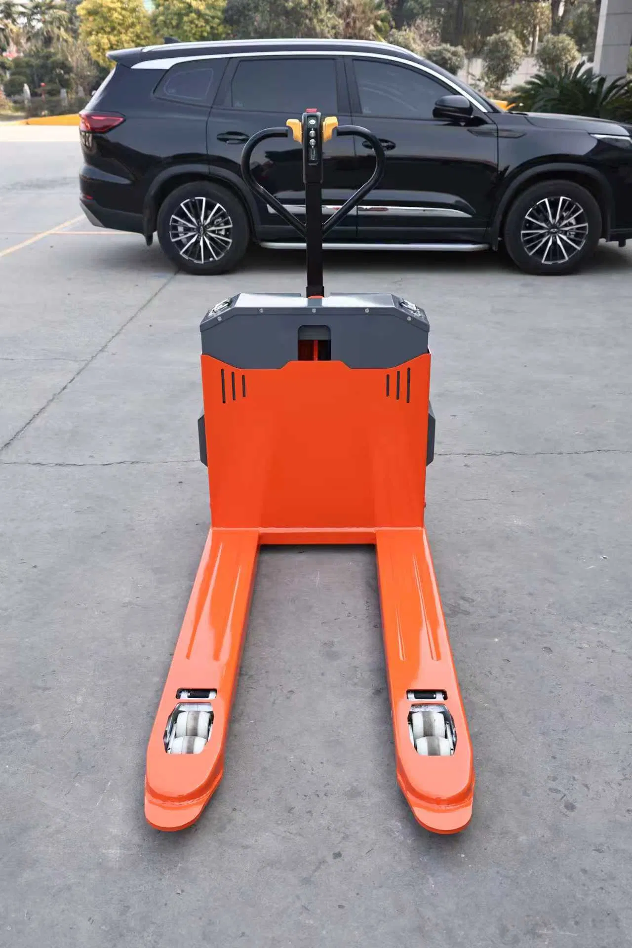 2-Ton Robust Fully Electric, off-Road Forklift Suitable for Narrow Aisles