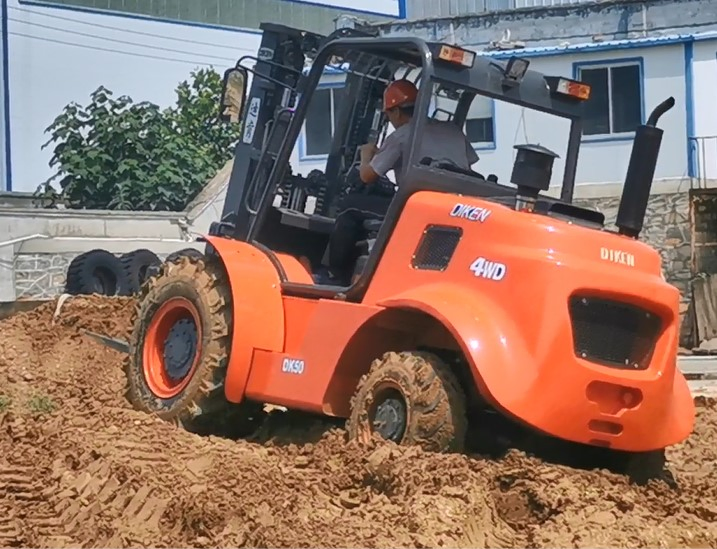 5ton/5000kg All Four Wheel Drive 4X4wd Rough Terrain off Road Forklifts