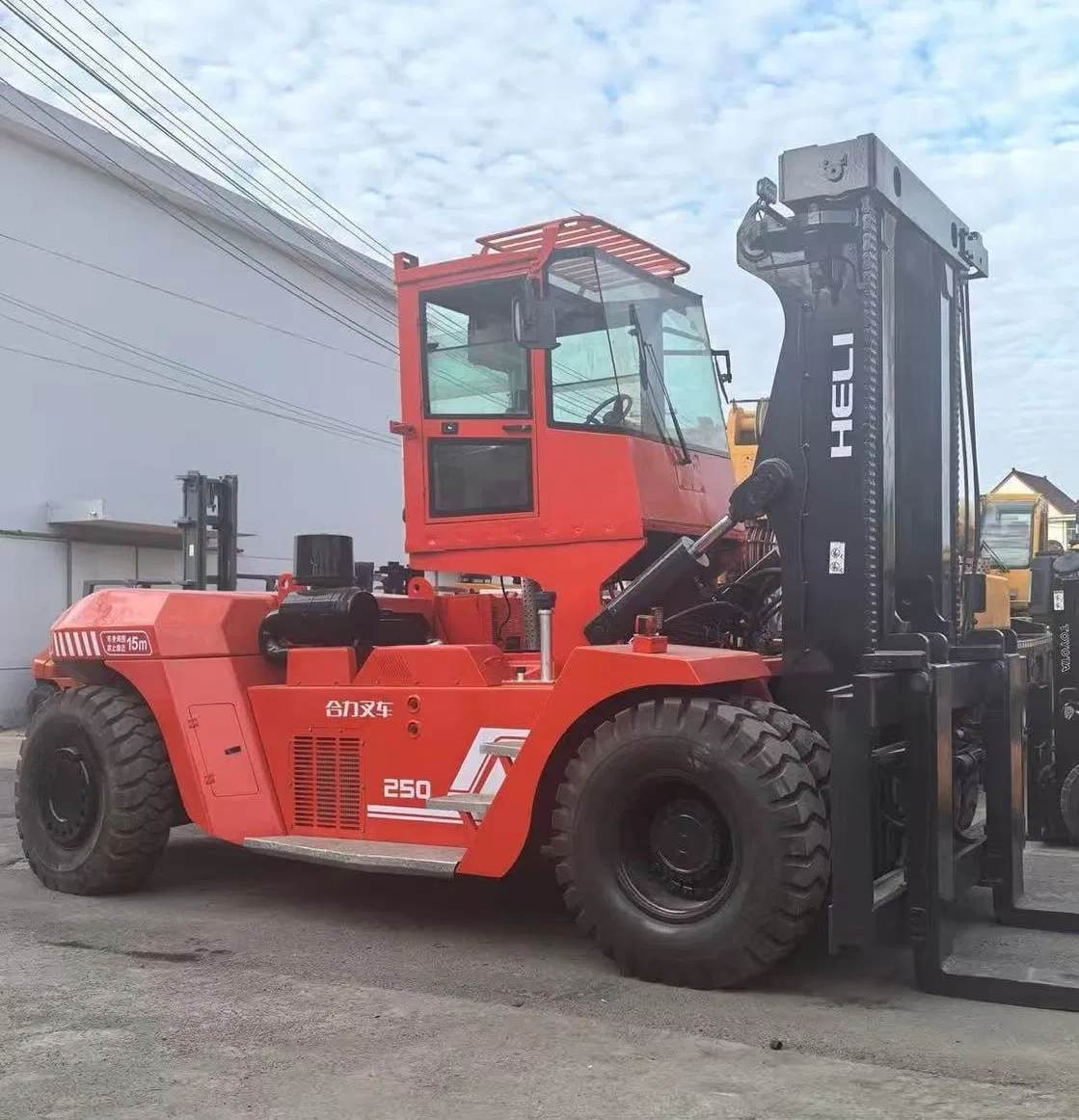 10/12/15/16/18/20/25/28/30/32/35/40/42/45 Ton Used Fork Lift Truck Heli/Hangcha/Tcm/Komatsu/Toyota Forklift Tractor Stacker