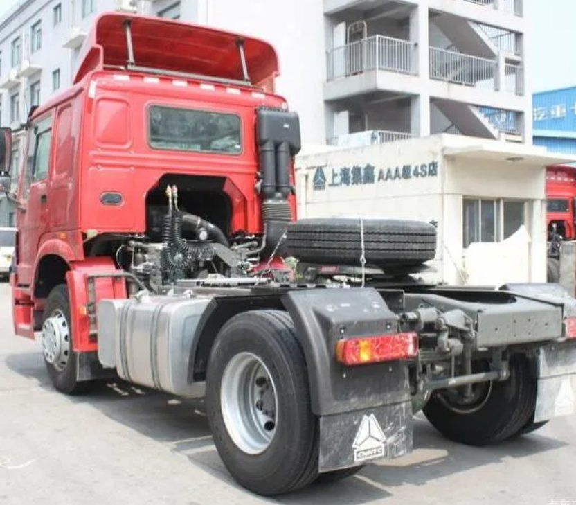 Sinotruk HOWO 4X2 6X4 340/380/430HP Horsepower Prime Mover Tow Pull Trailer Semitrailer Tractor Truck Heavy Head Tractor with Fifth Wheel Euro 2-6 Emission