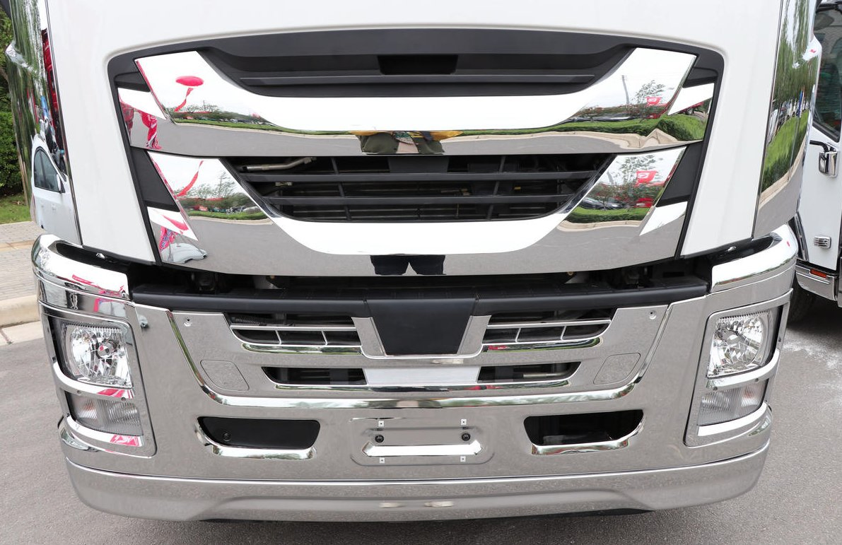 Tow The Head Tractor for Transportation of Large Quantities of Goods