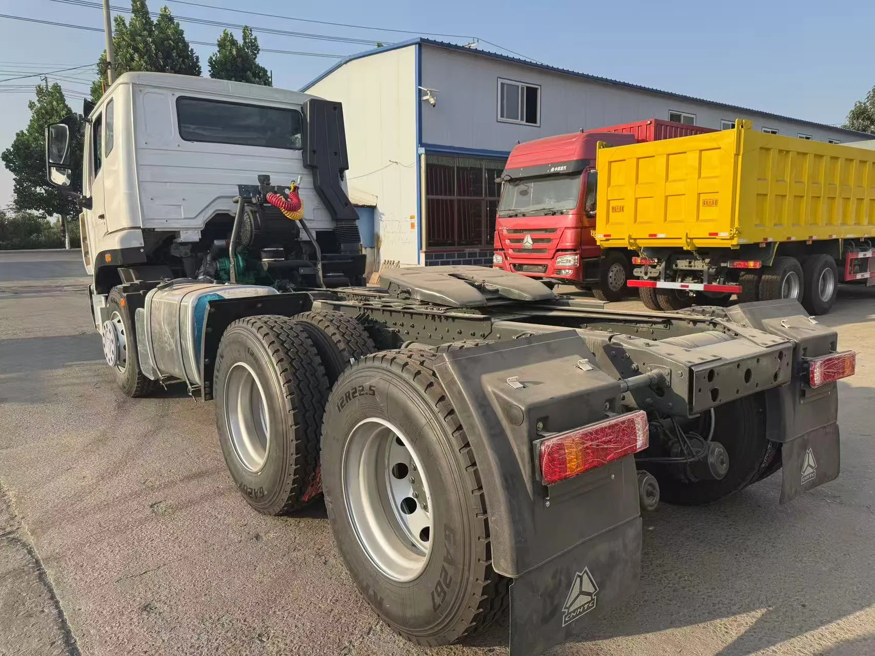 Sinotruk HOWO 6X4 Heavy Duty Tow Tractor with 400HP Manuel Transmission Cheap Price Second Hand 400HP Truck Trailer for Sale