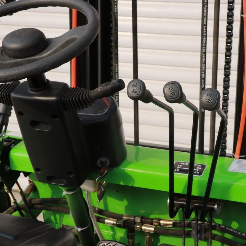 Versatile2.5 Ton Electric Forklift for Heavy Duty Tasks