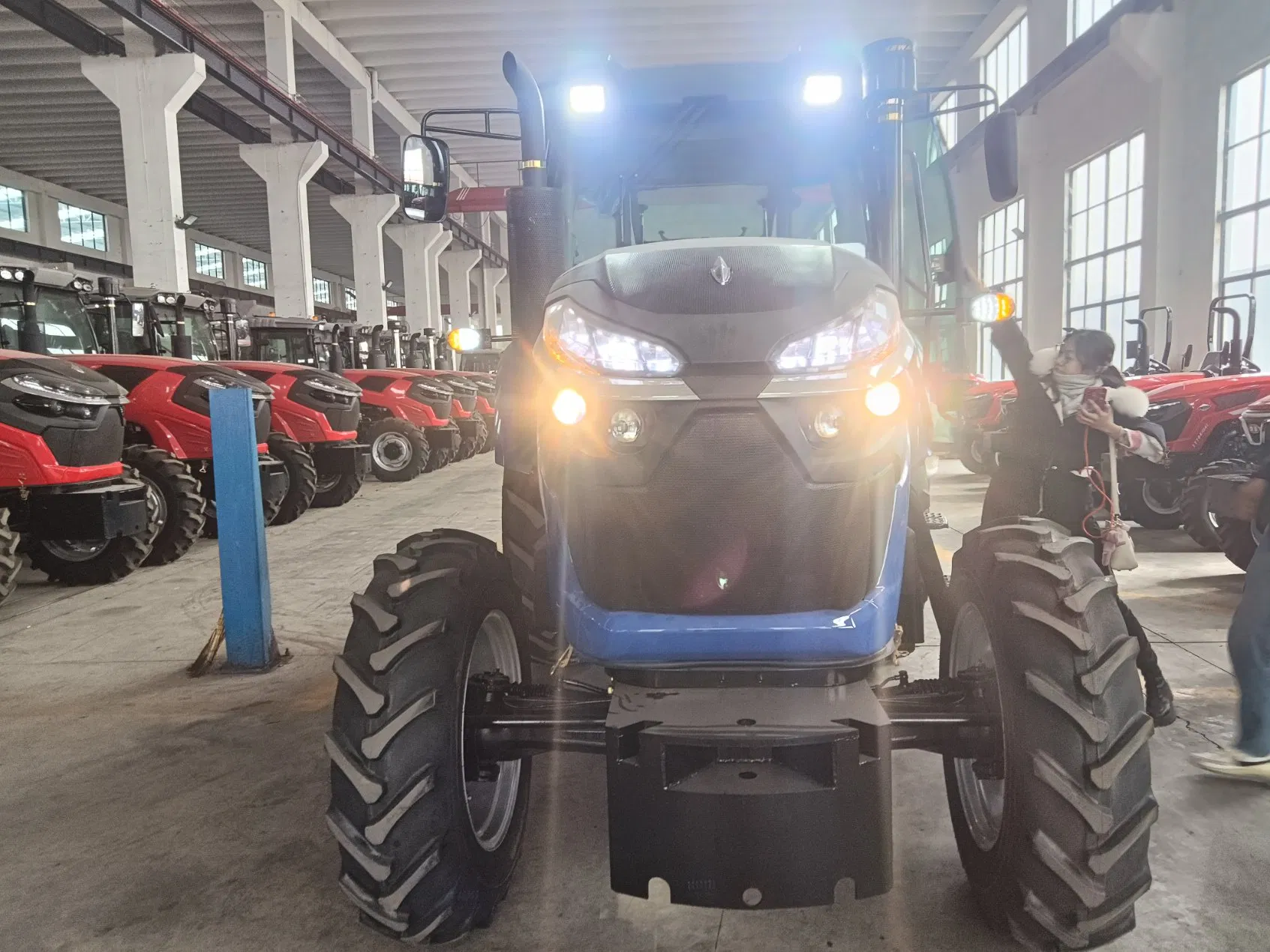 Heavy Duty Big Horsepower Size Agriculture 4X4 4WD Wheel Drive 160 180 200 300 HP Large Electric Mover Tow Tractor Farm Tractors