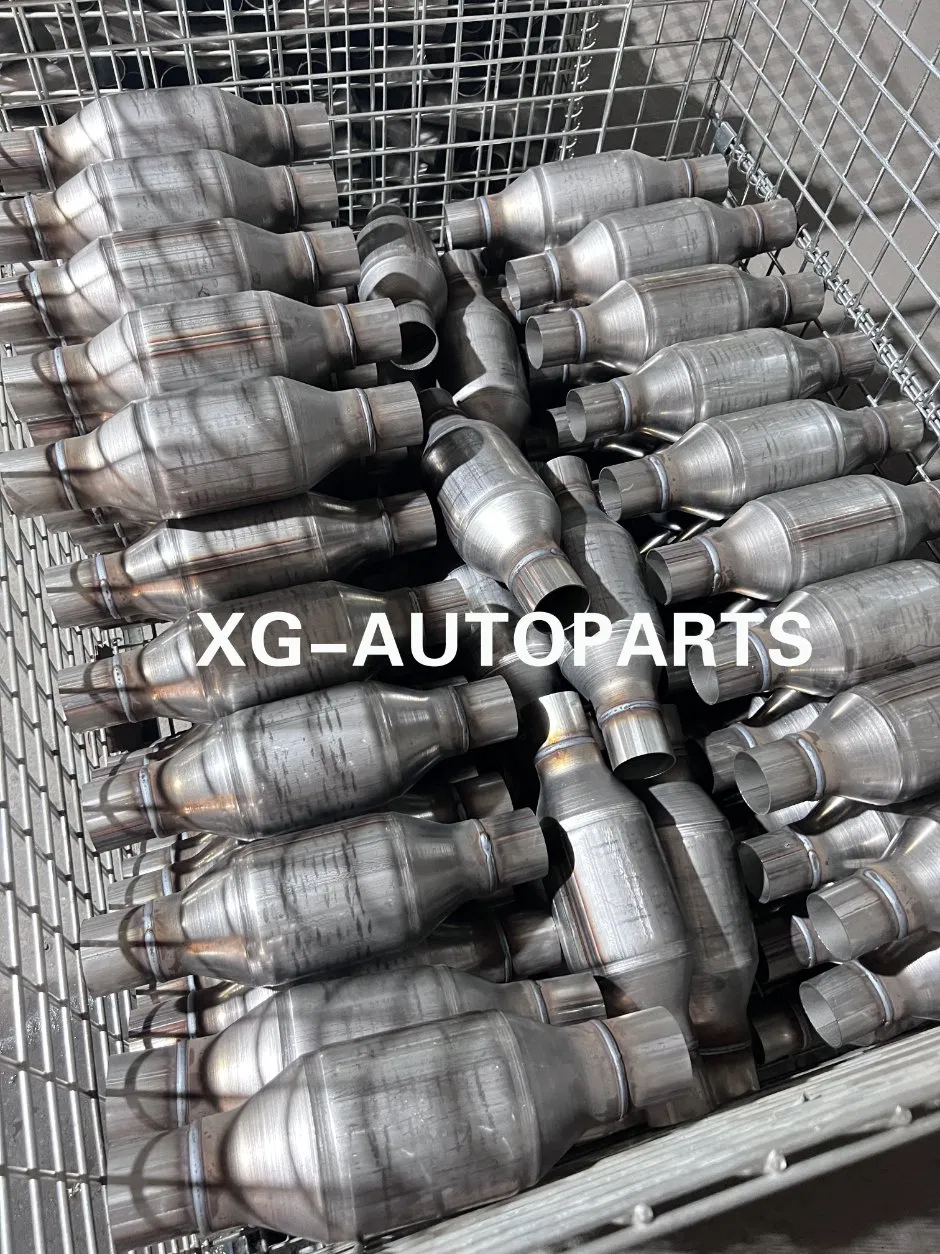 High Quality Direct Fit Catalytic Converter for T Oyota Half Corolla Euro4 Honeycomb Ceramic Core Inside