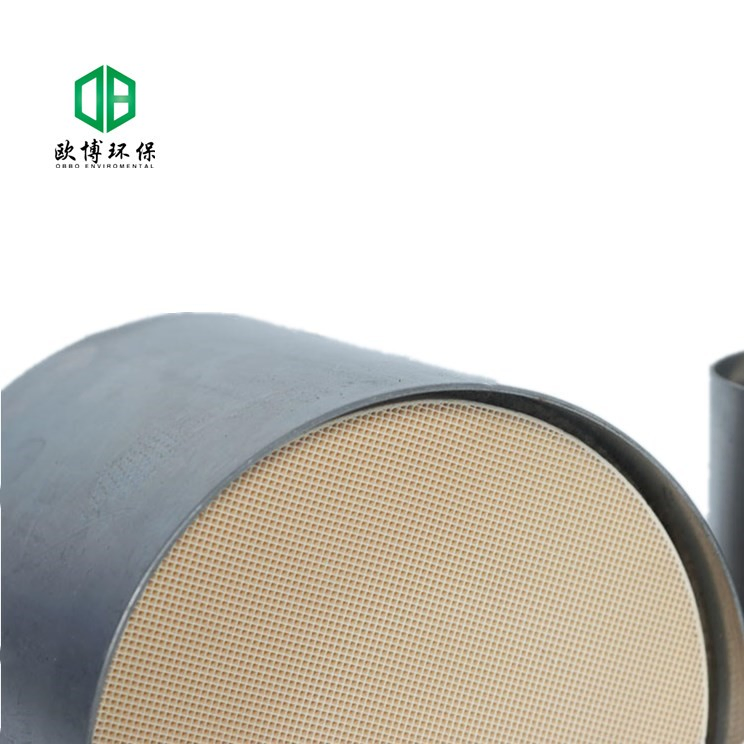China Alumina Ceramic Factory Vehicle Ceramic Honeycomb Cordierite Substrate Universal High Flow Catalytic Converter