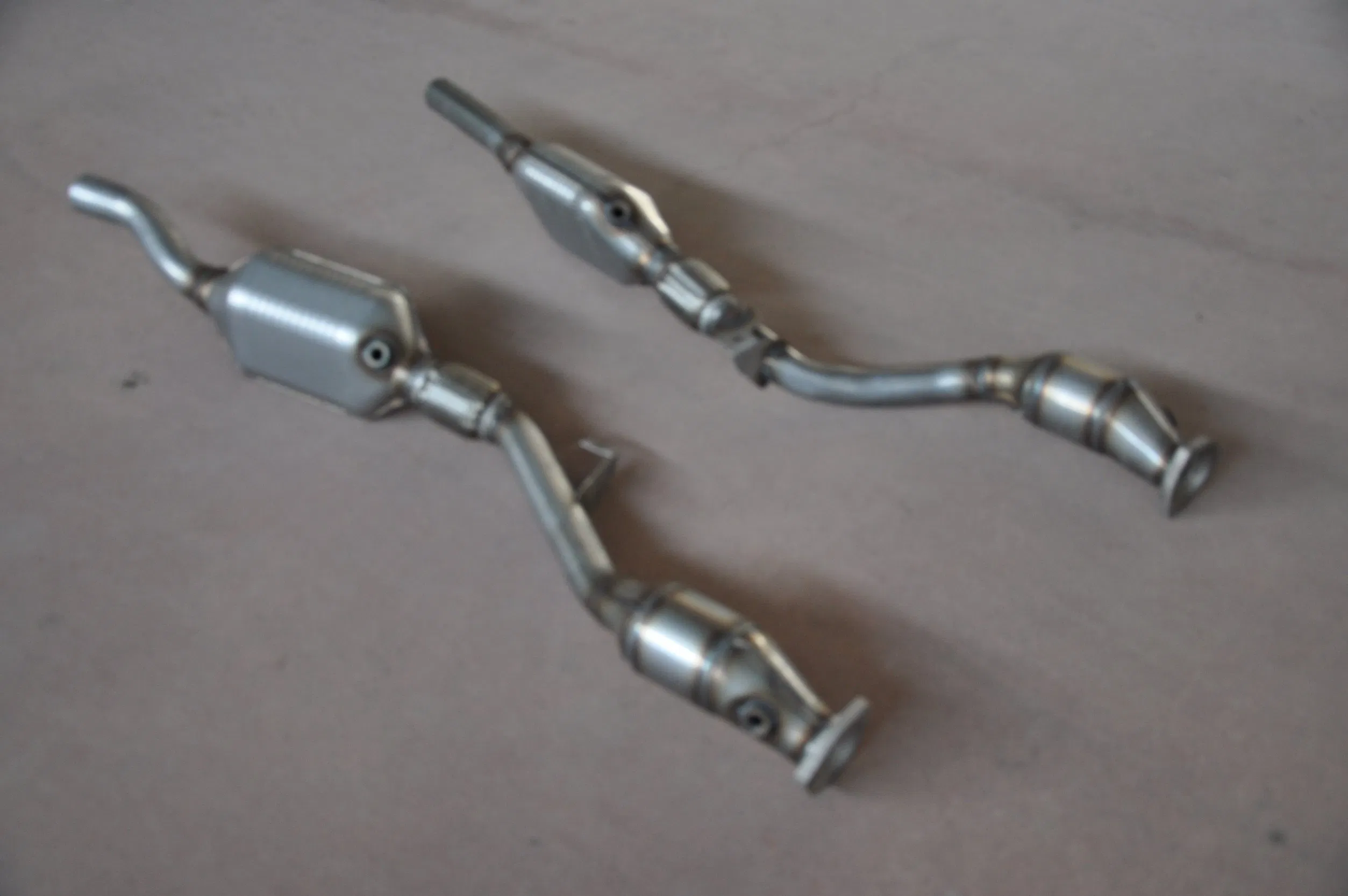 Auto Catalytic 2.5 Inch Universal High Flow Front Catalytic Converter Universal Catalytic Fit with O2 Port