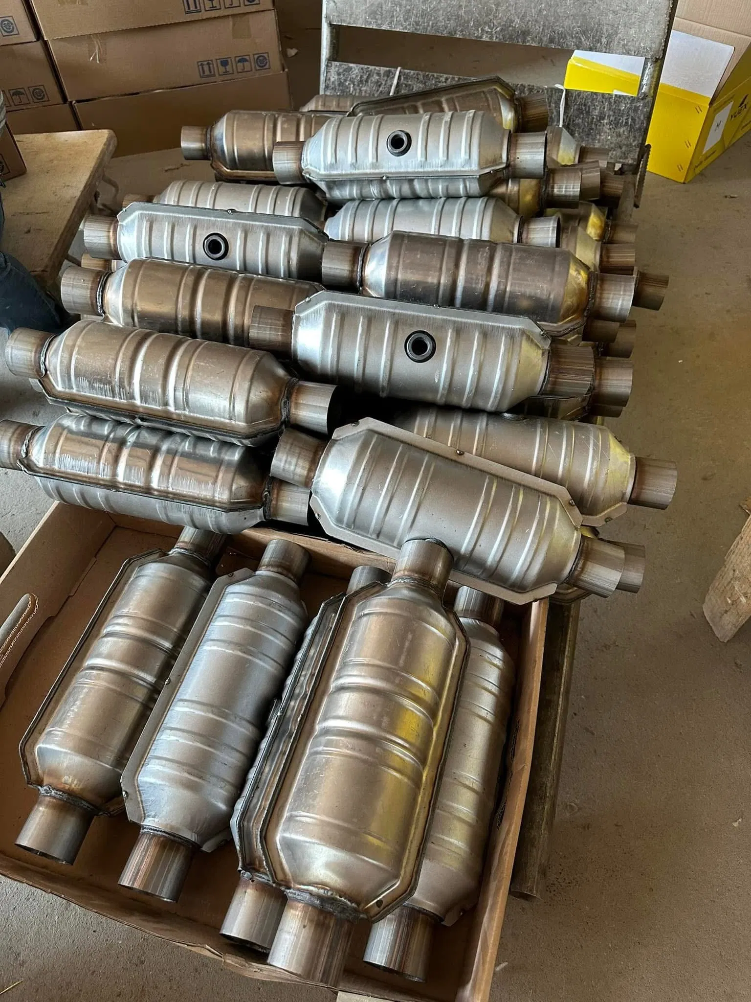 20% Discount Factory Three Way Catalyst Converter Universal Round OBD Euro 4/5 Car Exhaust Wholesale Catalytic Converter