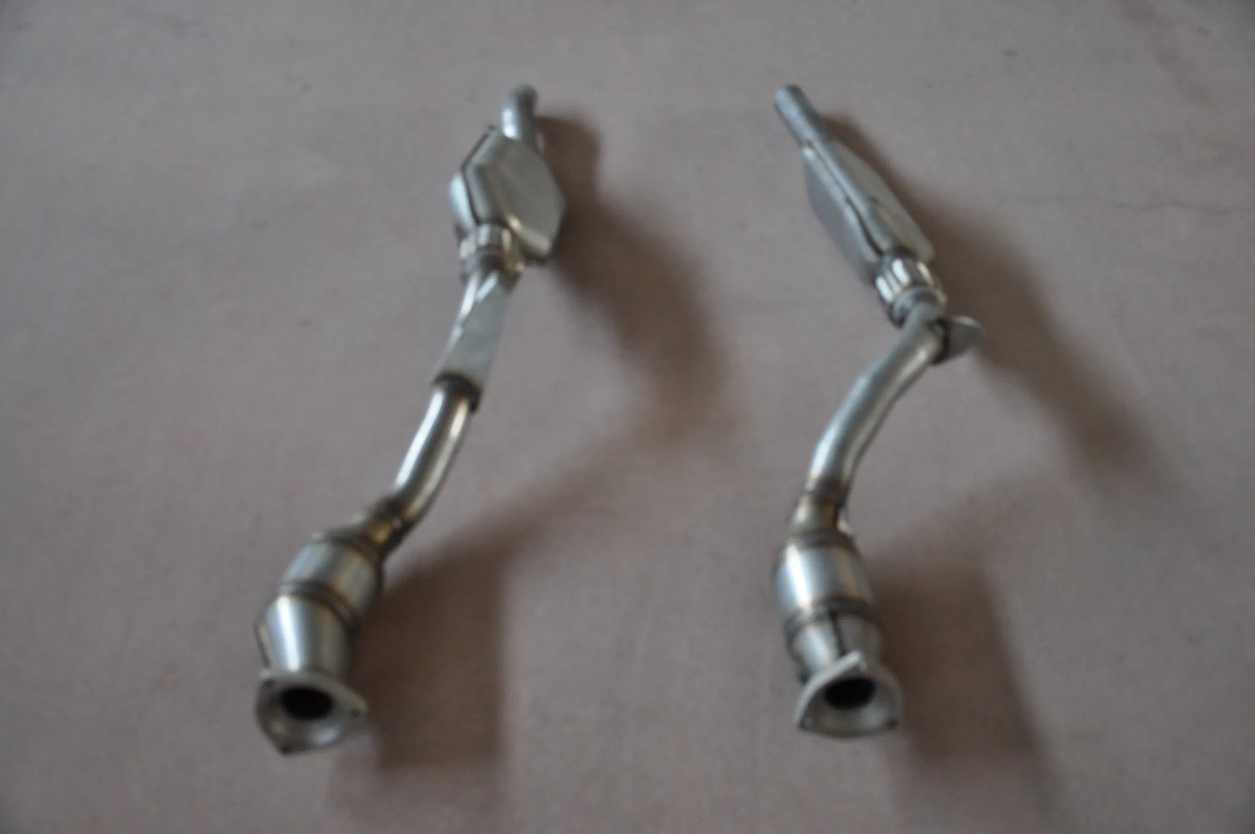 Auto Catalytic 2.5 Inch Universal High Flow Front Catalytic Converter Universal Catalytic Fit with O2 Port