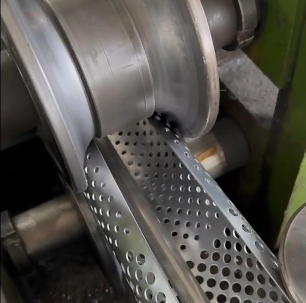 High-Temperature Resistant Perforated Stainless Steel Tubing (304/316/409L) for Exhaust System Heat Shields and Gas Flow