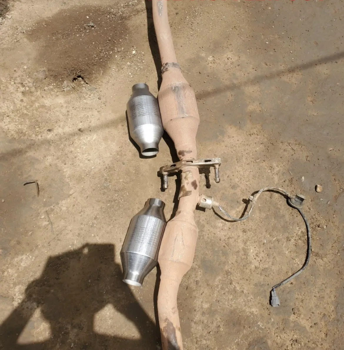 Universal 2.5"/63mm Exhaust Catalytic Converters Stainless Steel Catalytic Converter Guard Shield for Ford/Chevrolet Silverado