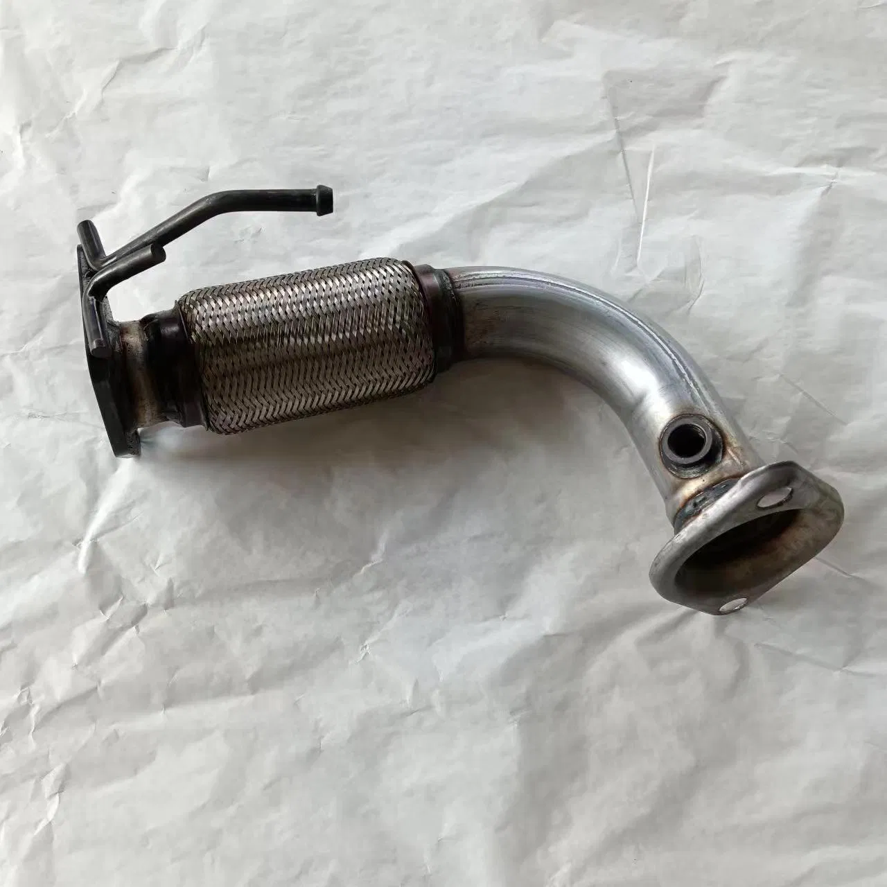 The Source Factory Offers Low Prices Stainless Steel 409ss Auto Parts Used for Direct Fit Honeycomb Ceramic Carrier Catalytic Converter