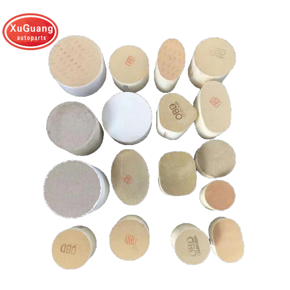 Auto Exhaust Parts Universal Catalytic Converter with Ceramic Core