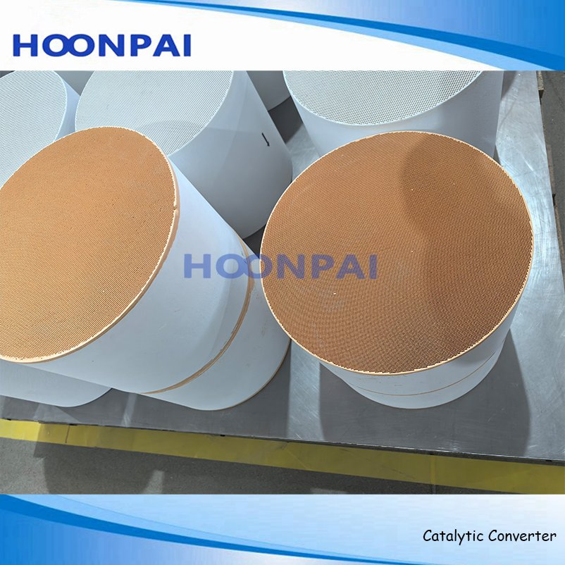 Diesel Engine Ceramic Honeycomb Filter Fe SCR Catalytic Converter for Ceramic Core 1541622, 1928893, 1921877