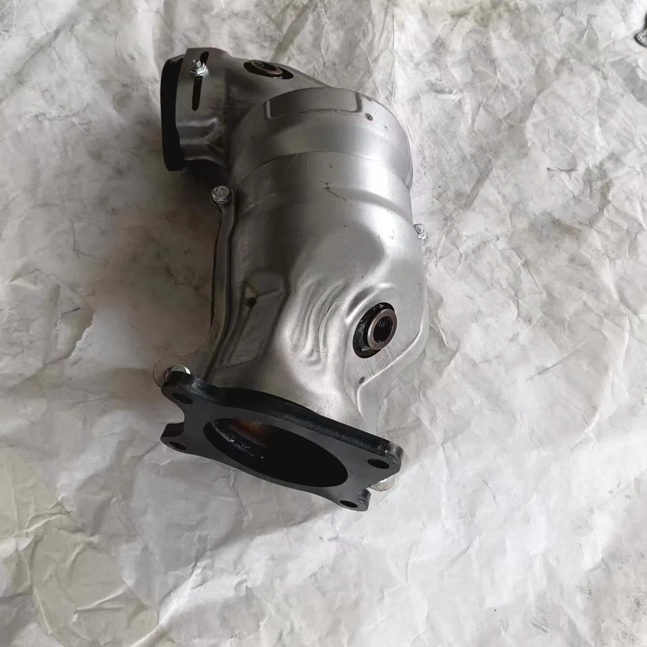 The Source Factory Offers Low Prices Stainless Steel 409ss Auto Parts Used for Direct Fit Honeycomb Ceramic Carrier Catalytic Converter