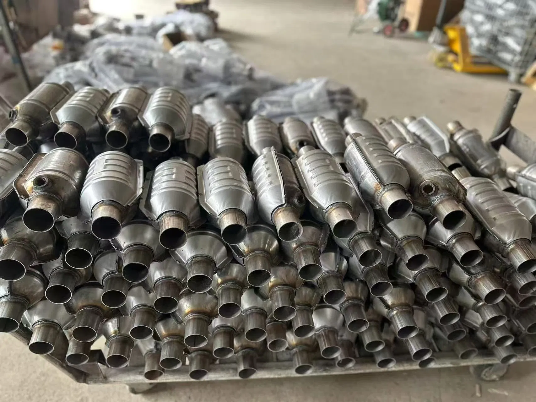 20% Discount Factory Three Way Catalyst Converter Universal Round OBD Euro 4/5 Car Exhaust Wholesale Catalytic Converter