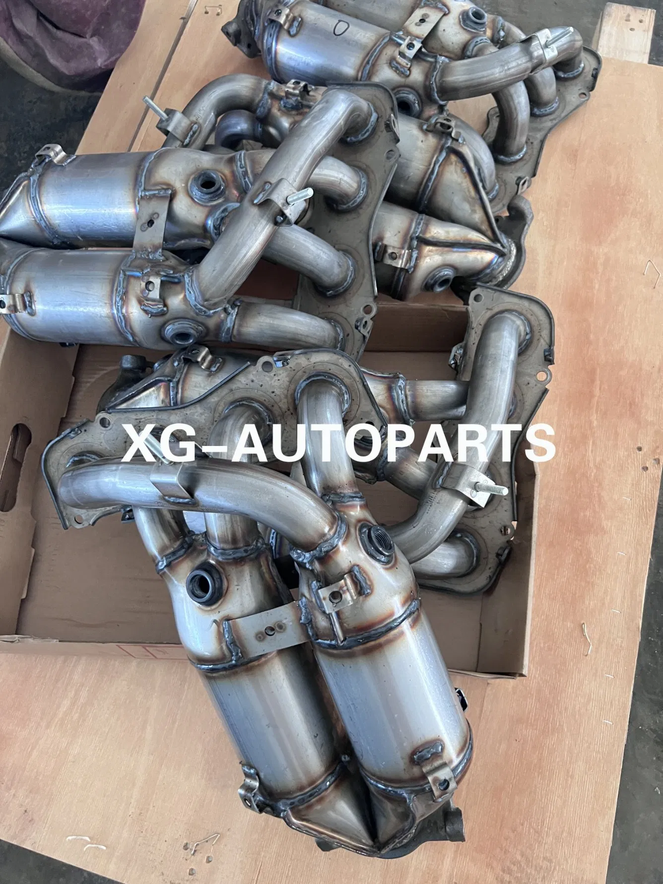 High Quality Direct Fit Catalytic Converter for T Oyota Half Corolla Euro4 Honeycomb Ceramic Core Inside