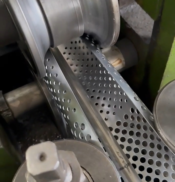 Perforated Tubing for Car Exhaust Perforated Exhaust Tube T304 &amp; T409