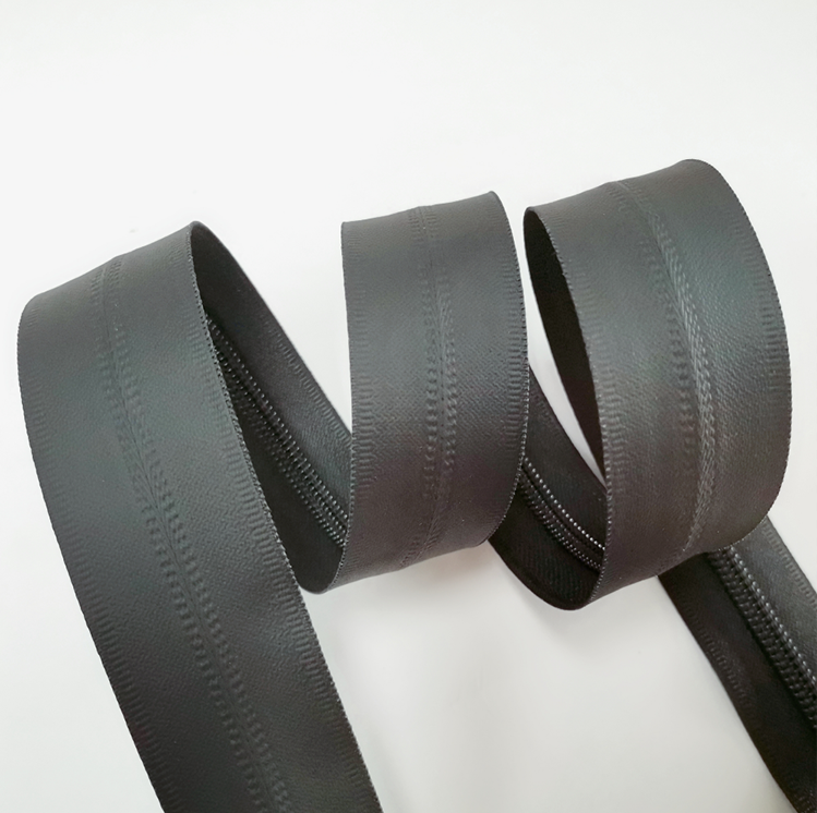 TPU Waterproof Zipper Long Chain Nylon Zipper For Sports Garments And Bags Custom Length Plastic Material