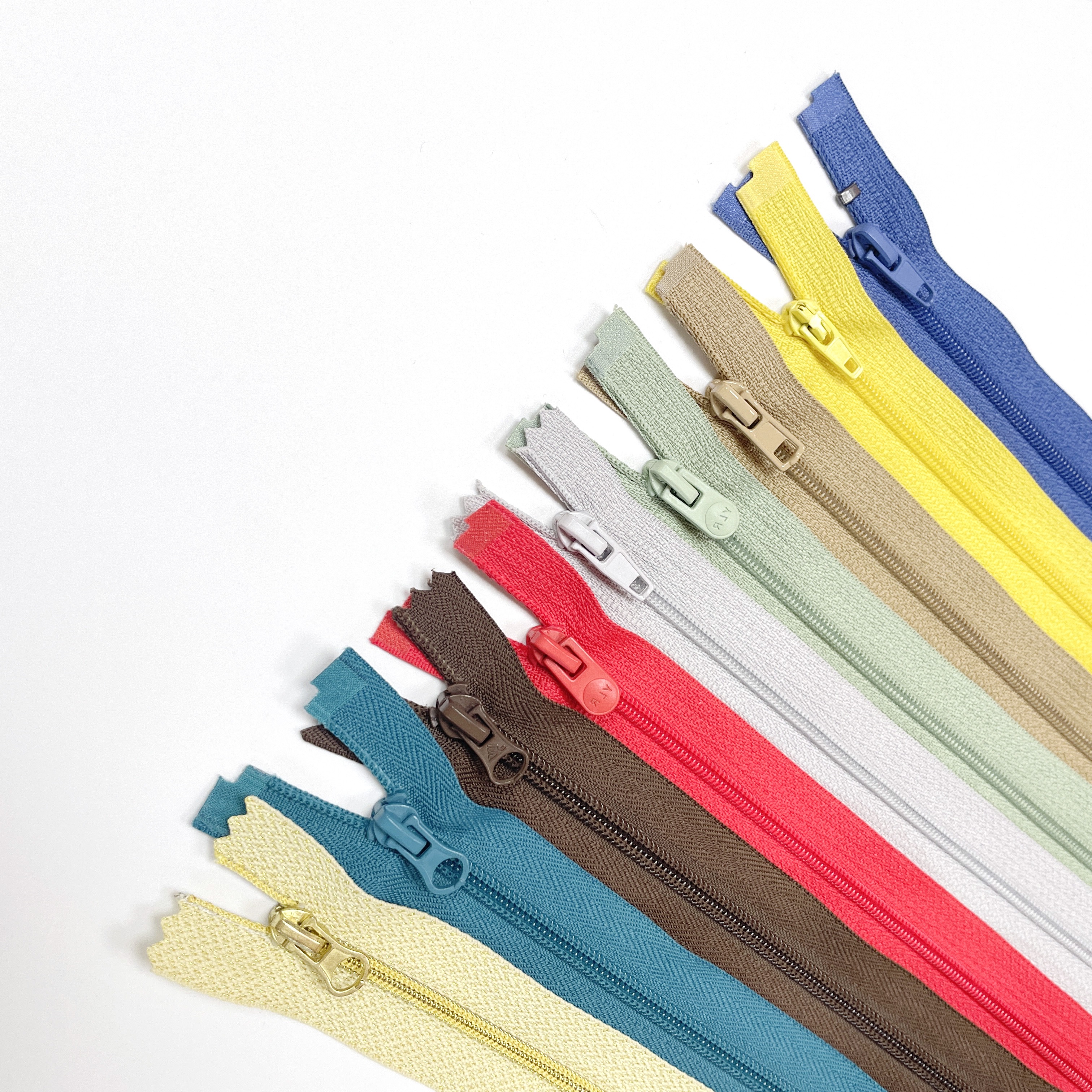 Factory Price Hot Sale 3# 5# Nylon Zipper Coil Zipper Long Chain Roll for Clothes Tent