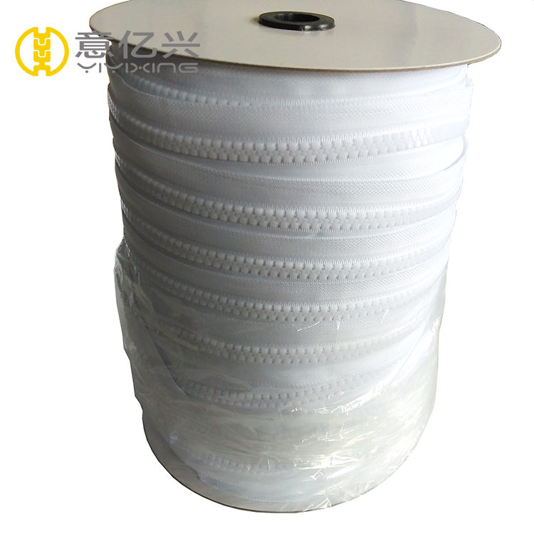 Custom Packate Long Chain Continous Roll Plastic #8 White Vislon Zipper in Bobbin