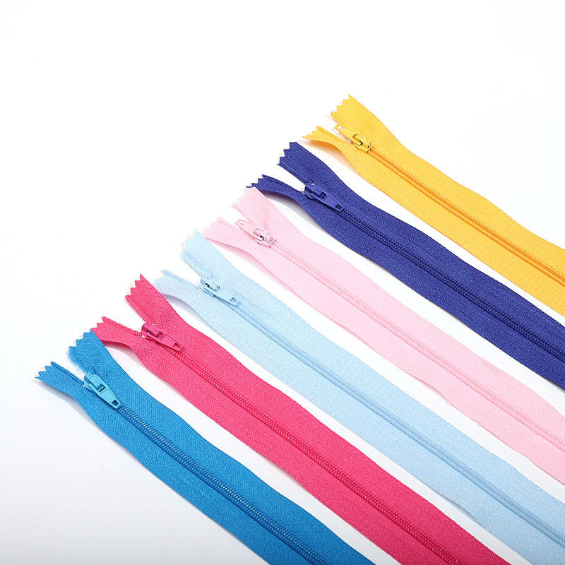 Wholesale High Quality 3# Nylon Zipper Closed End Zipper 20cm for Sale