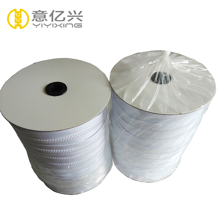 Custom Packate Long Chain Continous Roll Plastic #8 White Vislon Zipper in Bobbin