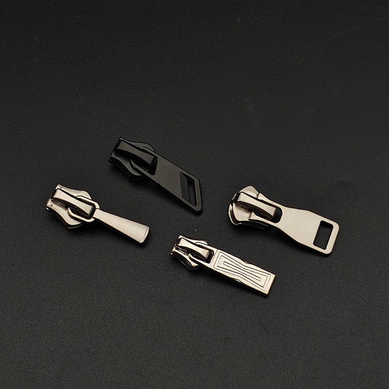 OEM Embossed Brand logo Zip Pulls Custom Designer Metal Zipper Puller With Slider for Bag / Clothing