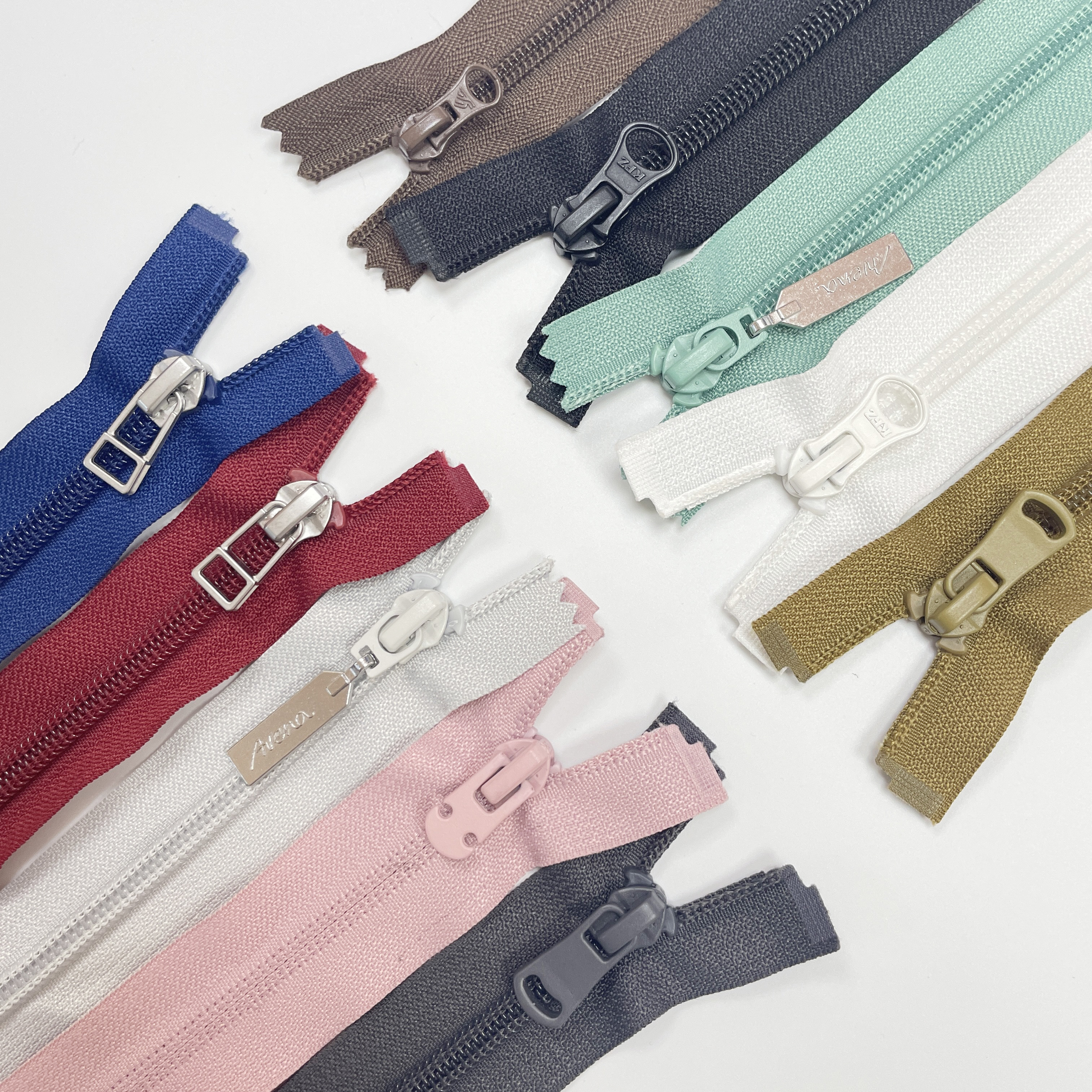 Factory Price Hot Sale 3# 5# Nylon Zipper Coil Zipper Long Chain Roll for Clothes Tent