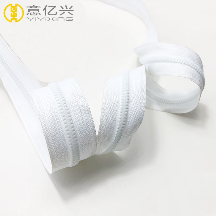 Custom Packate Long Chain Continous Roll Plastic #8 White Vislon Zipper in Bobbin