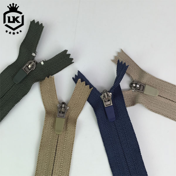 Lanke Factory Price Size #3 Custom Color Close End Rubber Hidden Teeth Reverse Nylon Zip Zipper 3# Reverse Zip