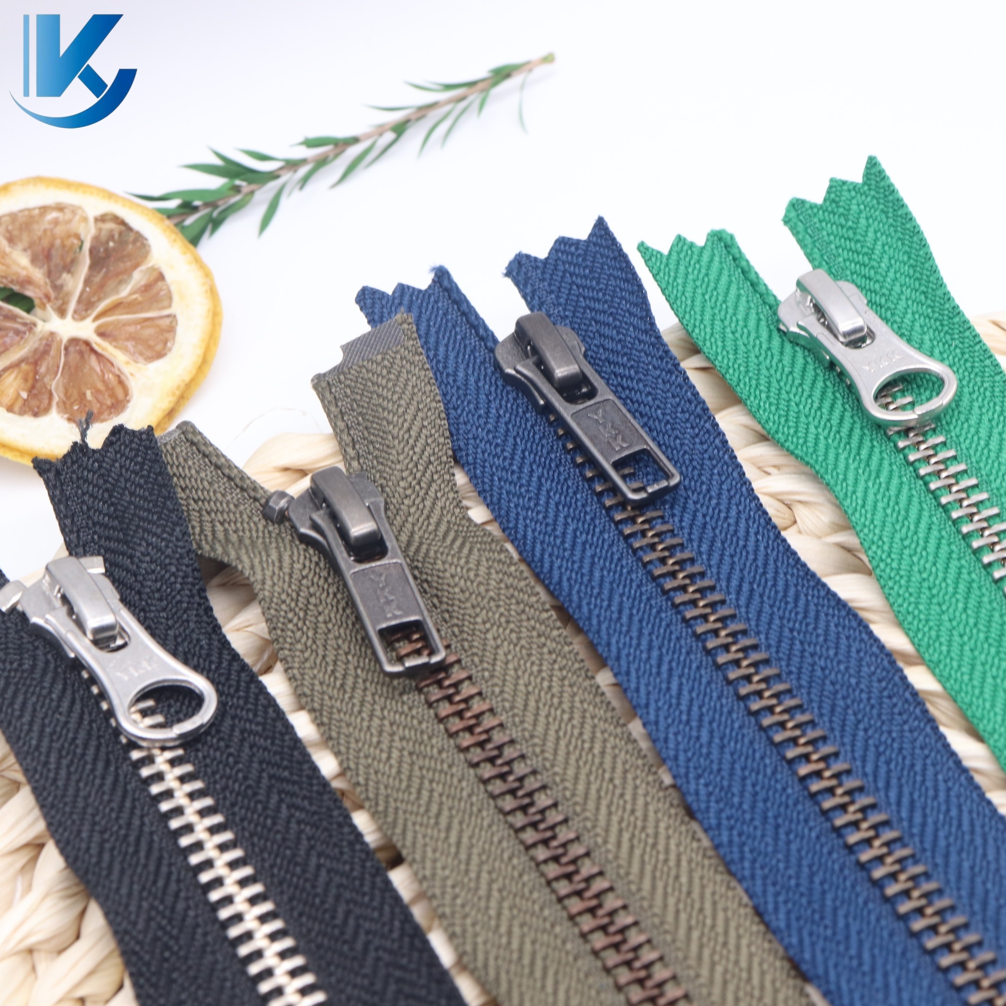 5# Copper Silver Metal Zipper Factory Wholesale High-quality Zipper Puller Can Be Customized For Jacket Jeans