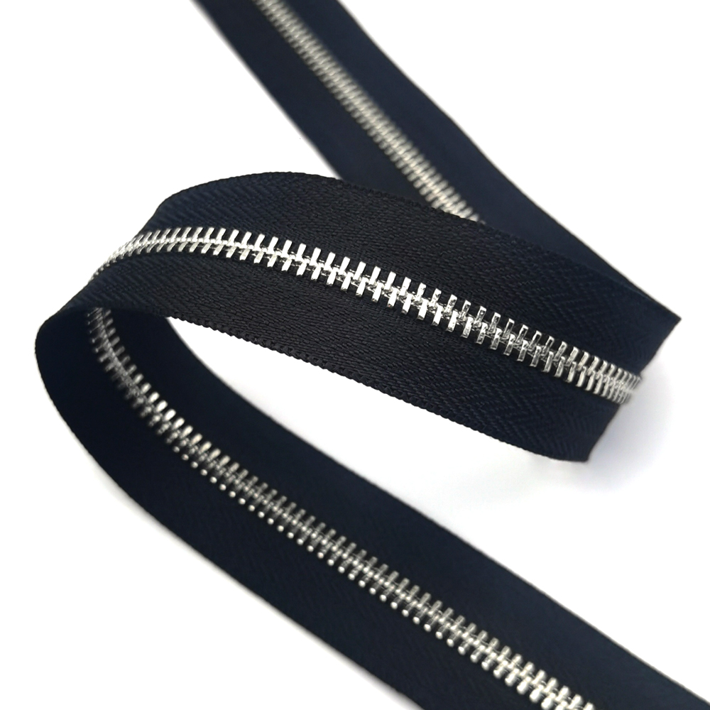 New Arrival Eco-Friendly Titanium Aluminum Alloy Continuous Long Chain Metal Zipper 5# Y Teeth High Quality for Handbag
