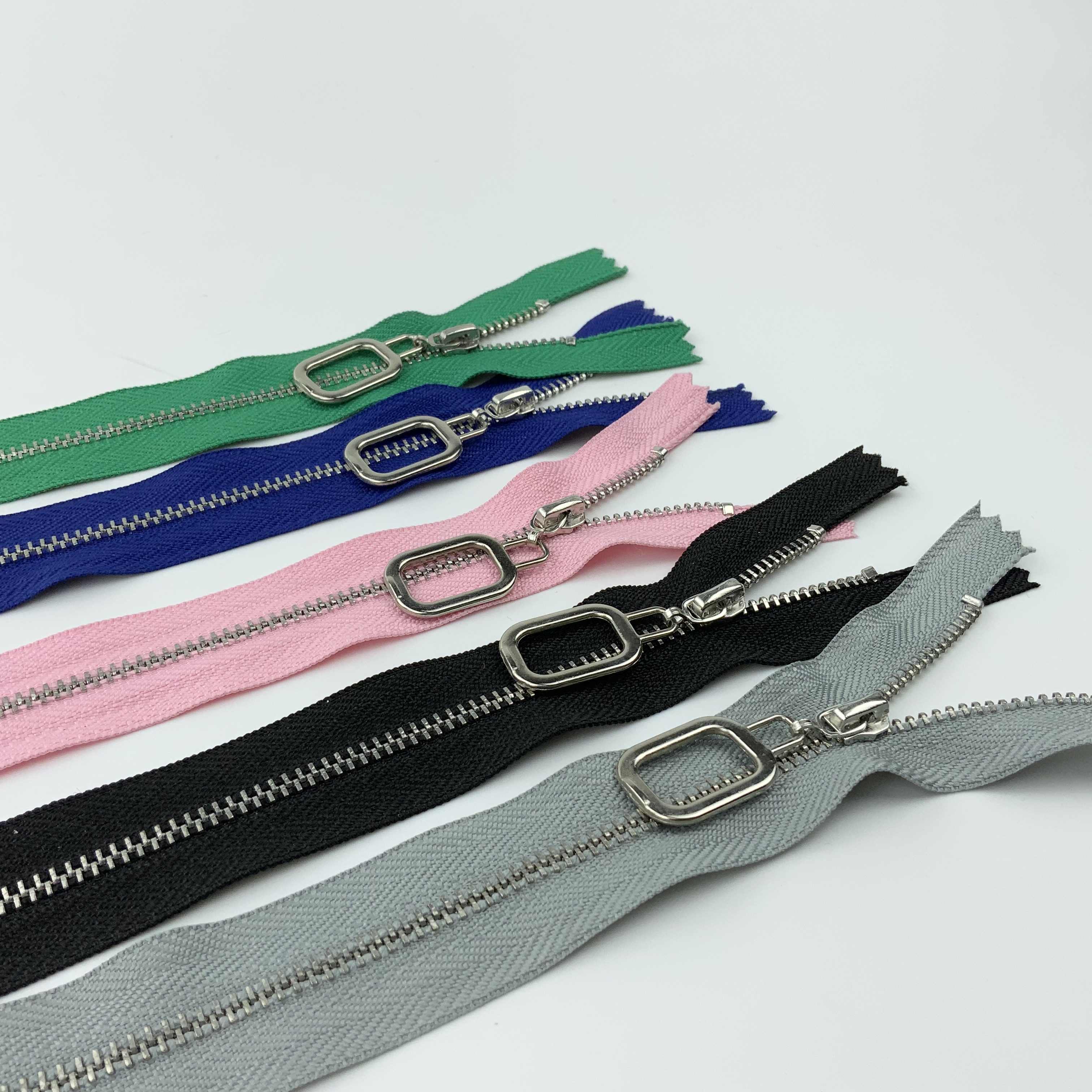 Garment Zipper Fashion Popular Multi-color High-quality Aluminum Zipper for Handbags Jacket Jeans
