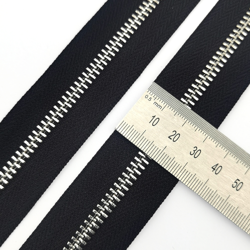 New Arrival Eco-Friendly Titanium Aluminum Alloy Continuous Long Chain Metal Zipper 5# Y Teeth High Quality for Handbag